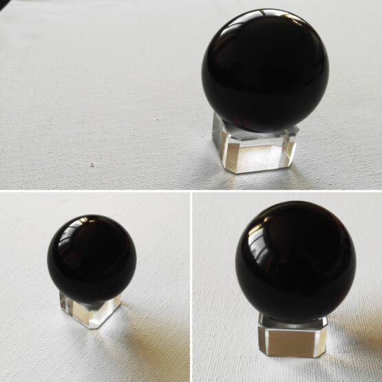 Mustast obsidiaanist kristallkuul